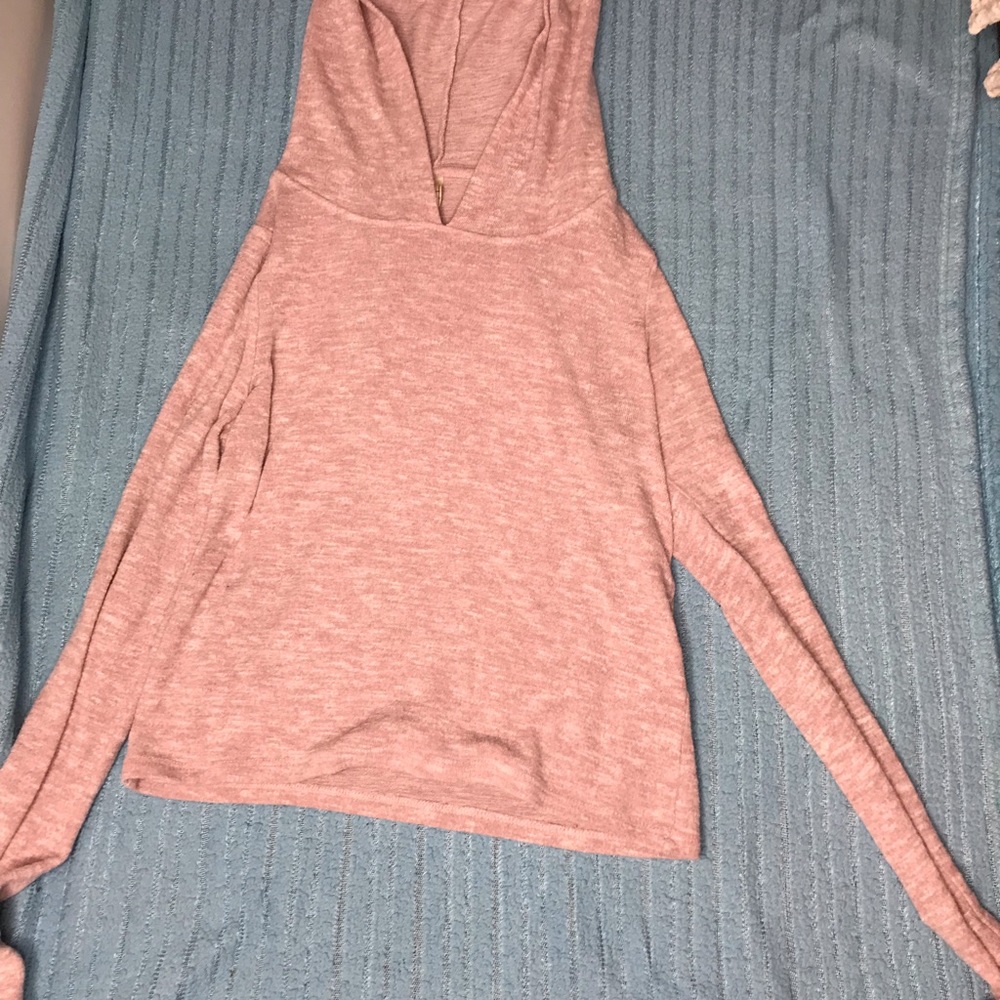 Areopostle long sleeve hooded crop top. Light pink